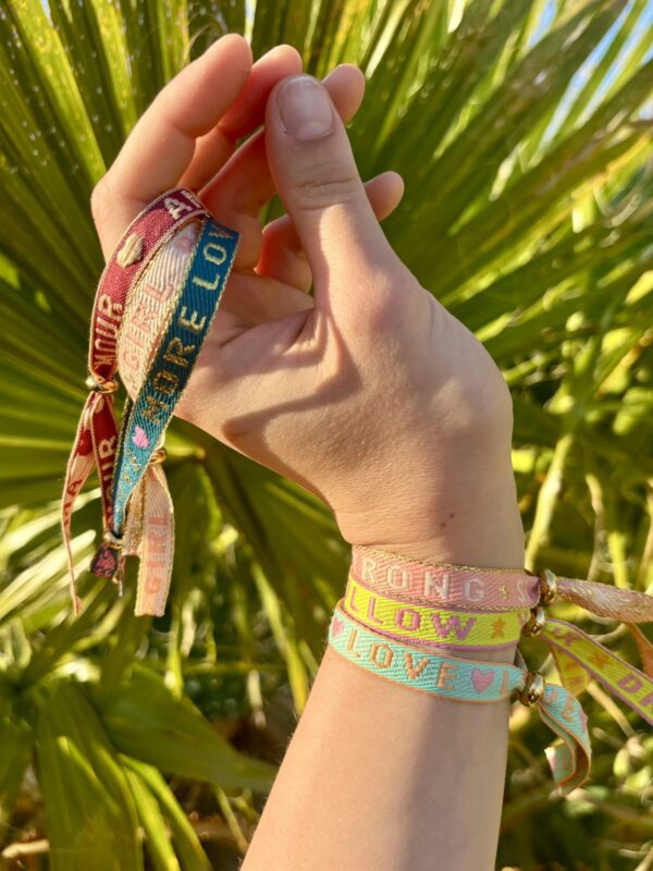 bracelet a message